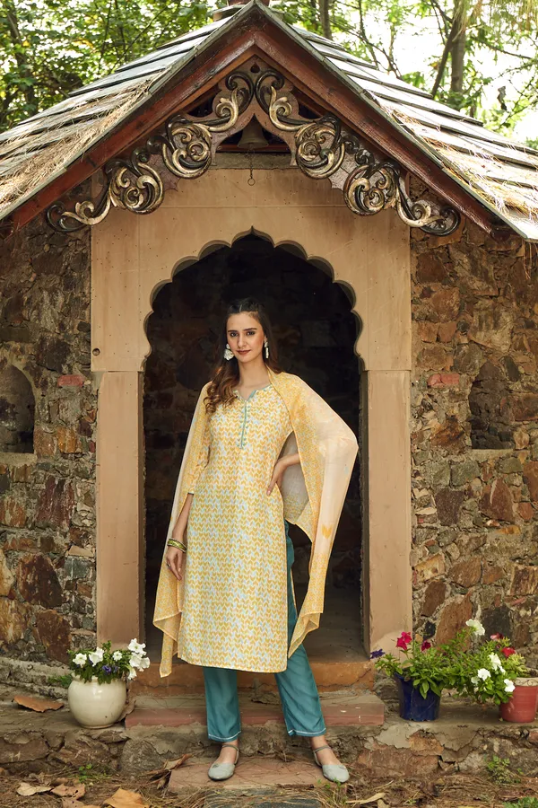 women_Yellow_Floral_Printed_Kurta_Sets