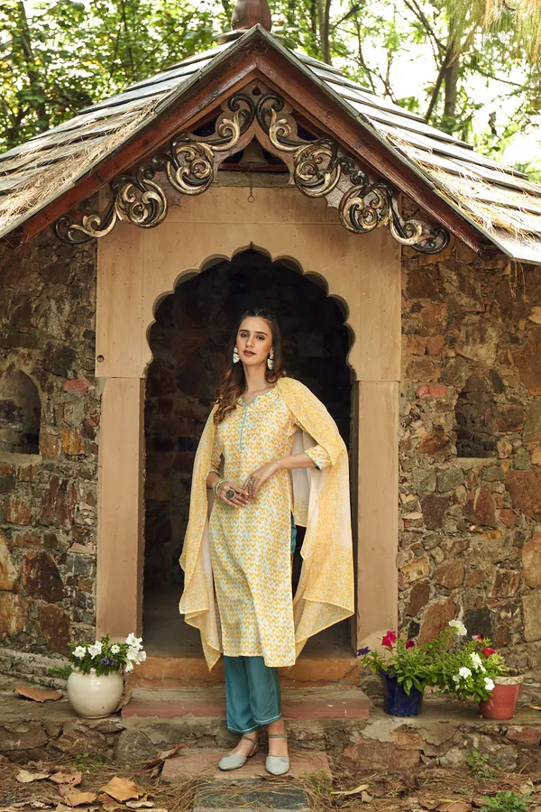 women_Yellow_Floral_Printed_Kurta_Sets