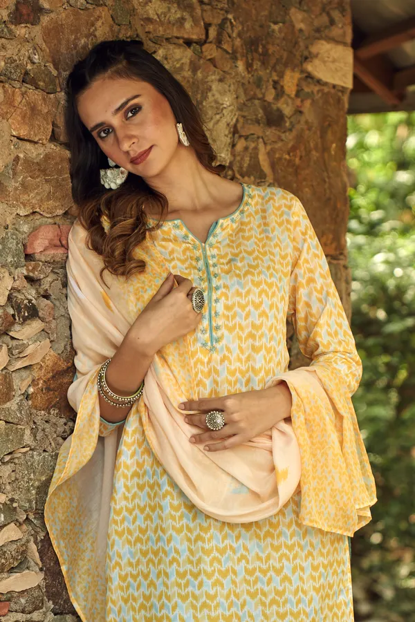women_Yellow_Floral_Printed_Kurta_Sets