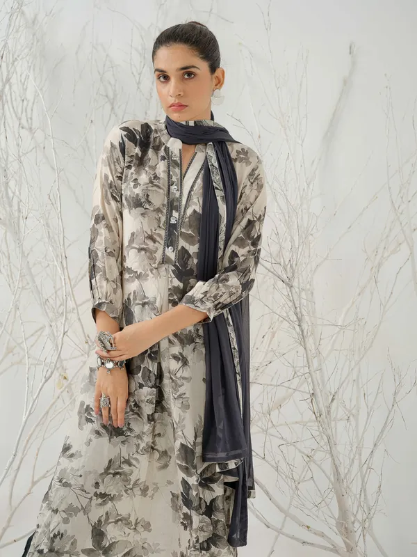 Black_&_Off_White_Floral_Printed_Straight_Kurta_and_Trousers_With_Dupatta