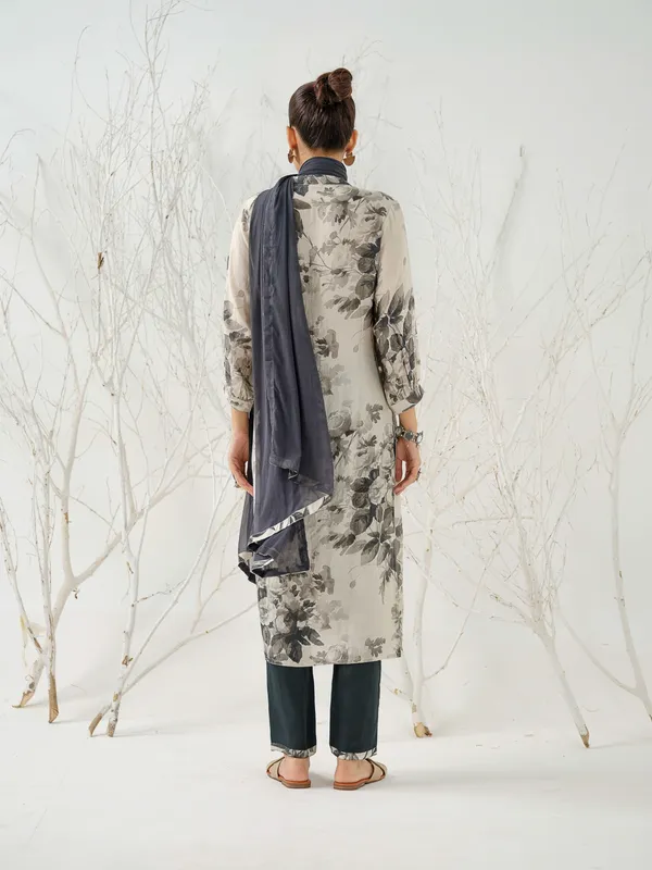 Black_&_Off_White_Floral_Printed_Straight_Kurta_and_Trousers_With_Dupatta