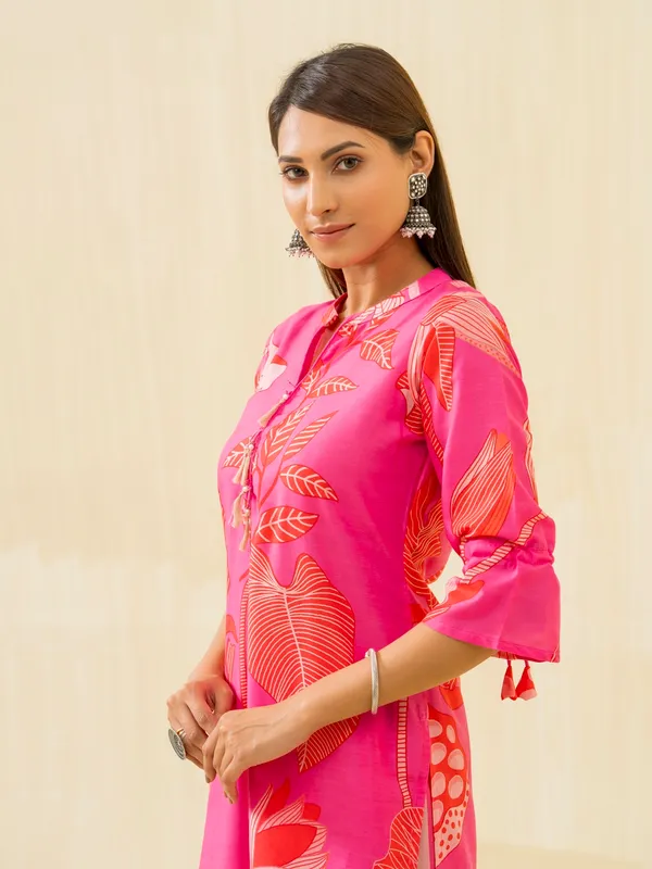 Pink_Floral_Printed_Straight_Kurta_and_Trousers