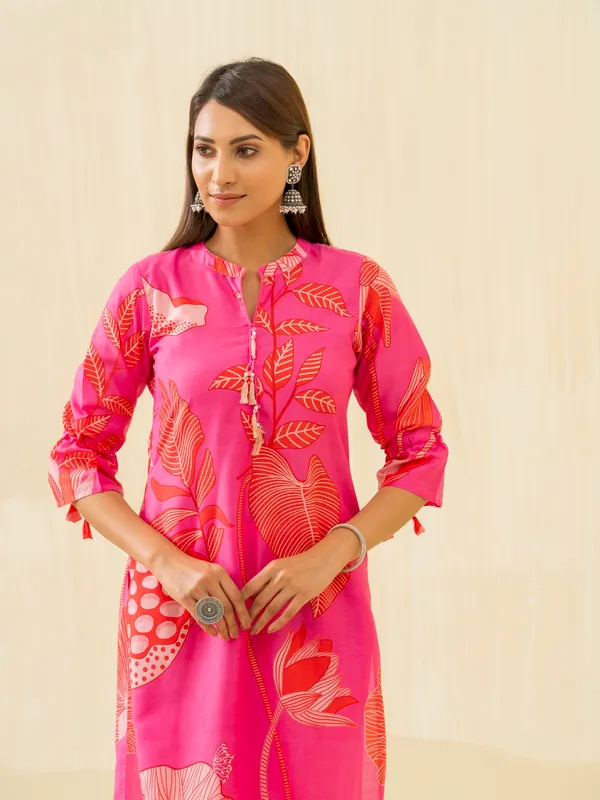 Pink_Floral_Printed_Straight_Kurta_and_Trousers