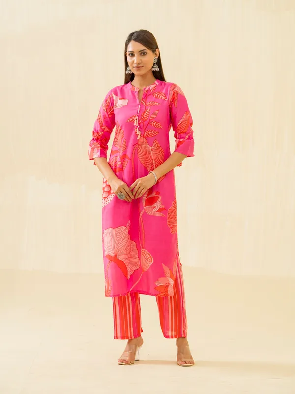 Pink_Floral_Printed_Straight_Kurta_and_Trousers