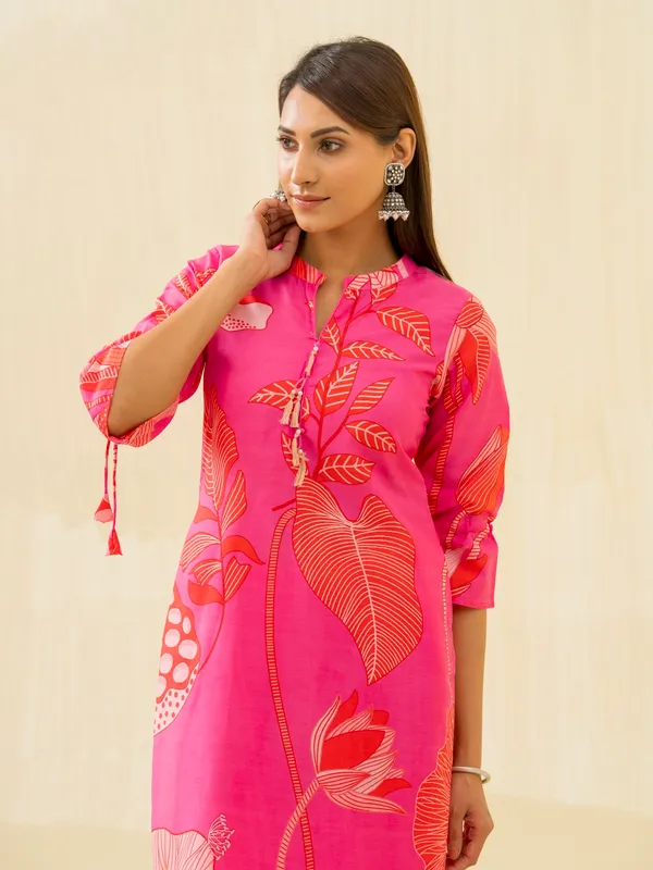 Pink_Floral_Printed_Straight_Kurta_and_Trousers