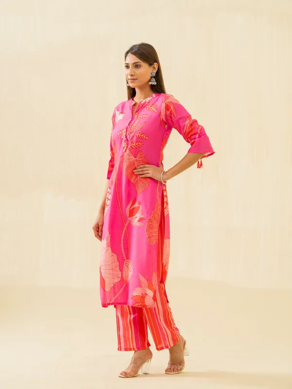 Pink_Floral_Printed_Straight_Kurta_and_Trousers