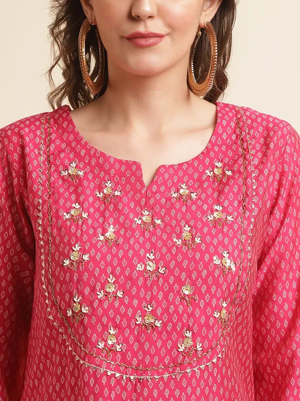 Women_White_Floral_Straight_Kurta_Sets