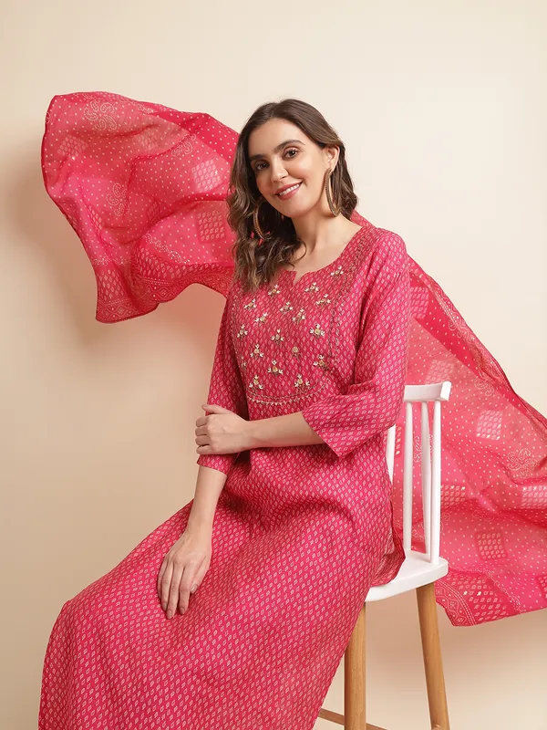 Women_White_Floral_Straight_Kurta_Sets