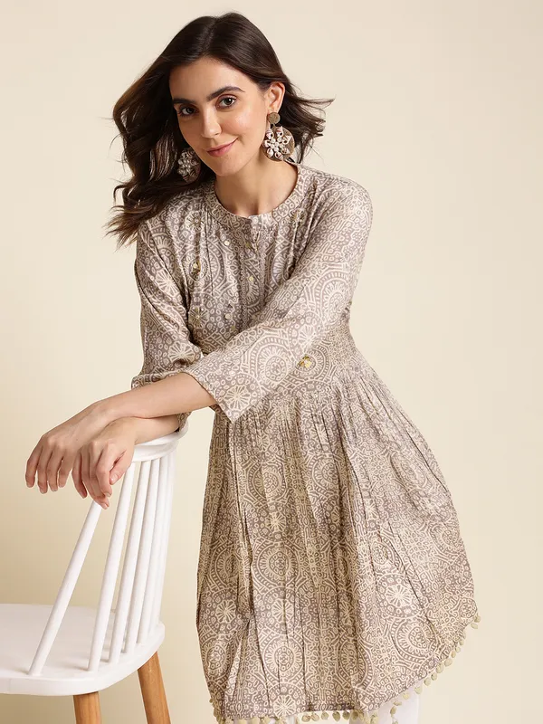 Women_White_Regular_Printed_Floral_Tops