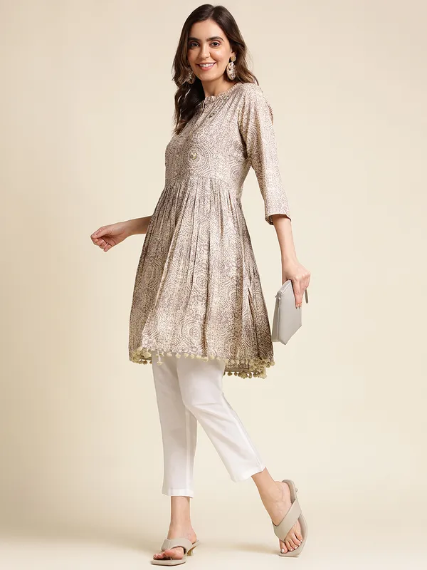 Women_White_Regular_Printed_Floral_Tops
