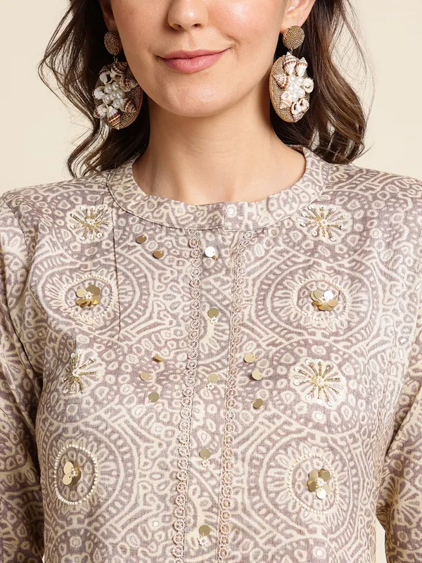 Women_White_Regular_Printed_Floral_Tops