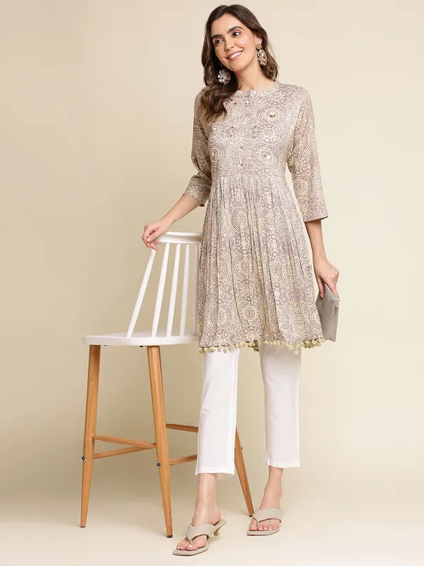 Women_White_Regular_Printed_Floral_Tops