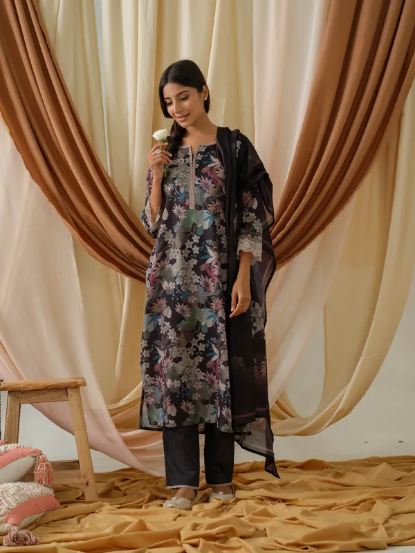 women_Multi_Floral_Printed_Kurta_and_Trousers_With_Dupatta