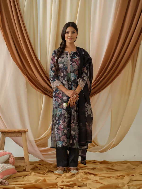 women_Multi_Floral_Printed_Kurta_and_Trousers_With_Dupatta