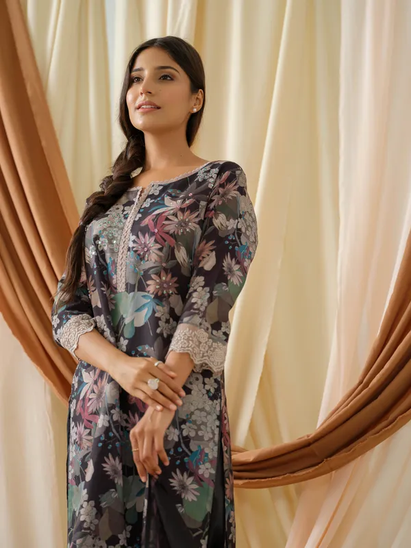 women_Multi_Floral_Printed_Kurta_and_Trousers_With_Dupatta