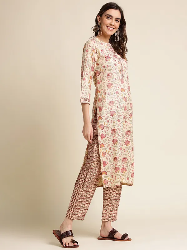 Beige_Floral_Printed_Straight_Kurta_and_Trousers