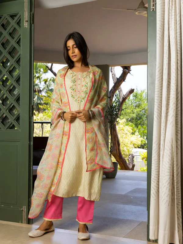 Beige_Geometric_Printed_Straight_Kurta_and_Trousers_With_Dupatta