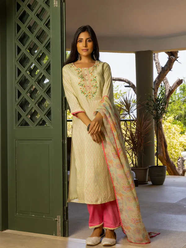 Beige_Geometric_Printed_Straight_Kurta_and_Trousers_With_Dupatta