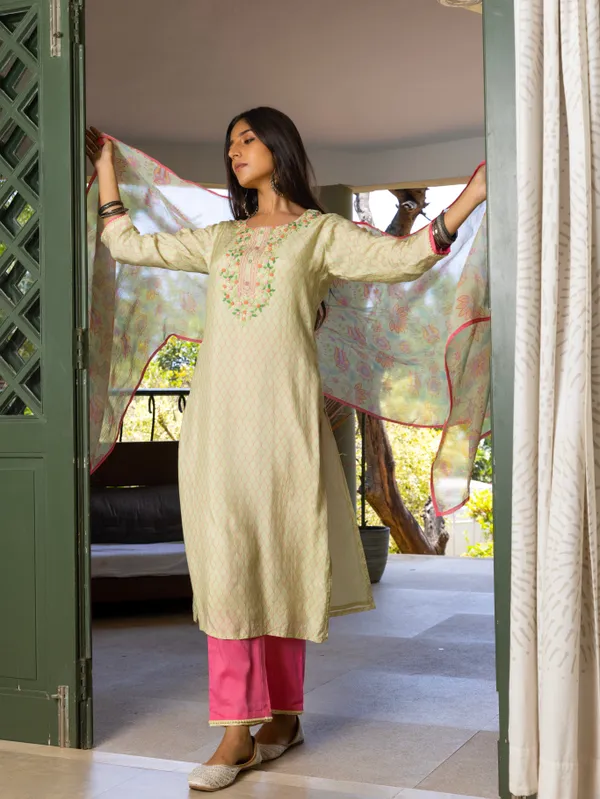 Beige_Geometric_Printed_Straight_Kurta_and_Trousers_With_Dupatta
