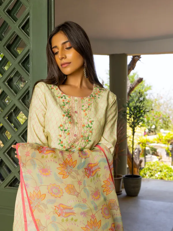 Beige_Geometric_Printed_Straight_Kurta_and_Trousers_With_Dupatta