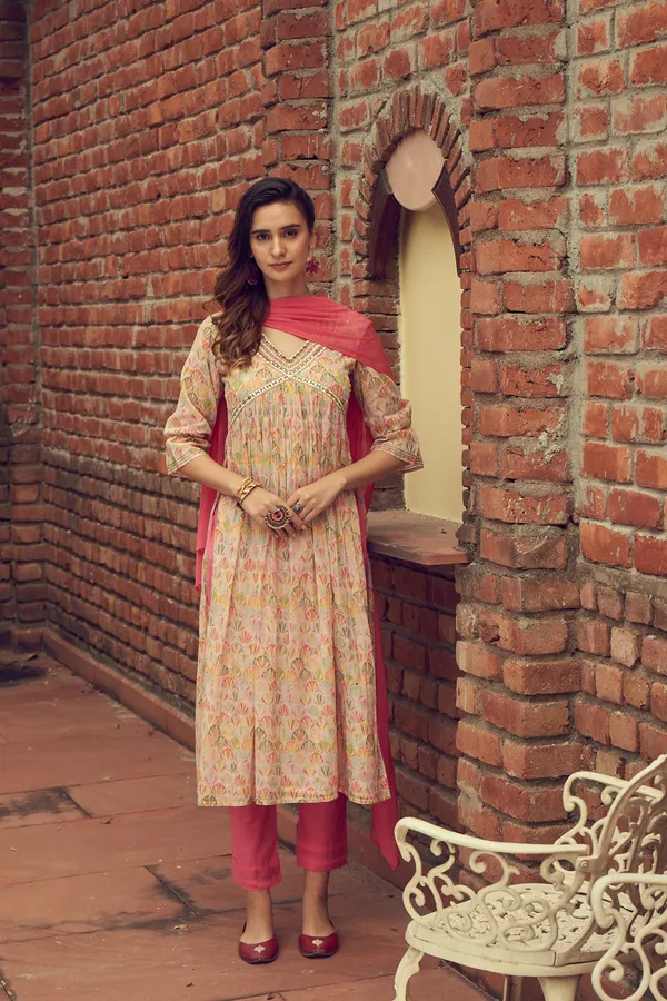 women_Pink_Printed_Kurta_Sets