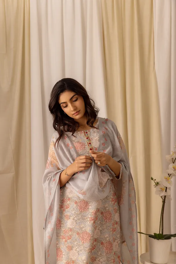 Women_Grey_Straight_Kurta_and_Trousers_With_Dupatta