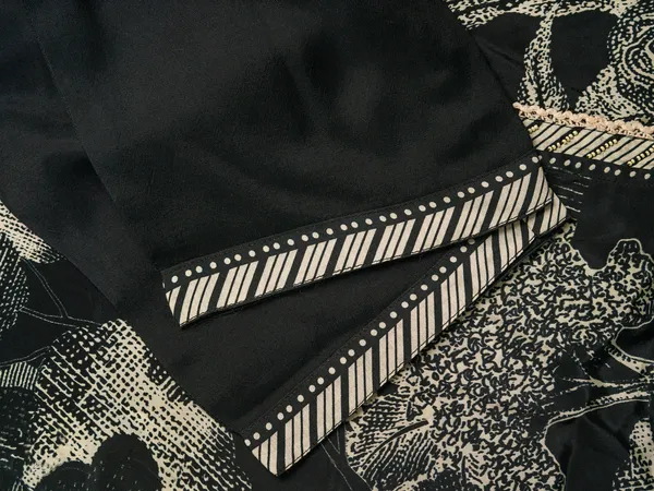 Black_&_White_Floral_Printed_Straight_Kurta_and_Trousers_With_Dupatta