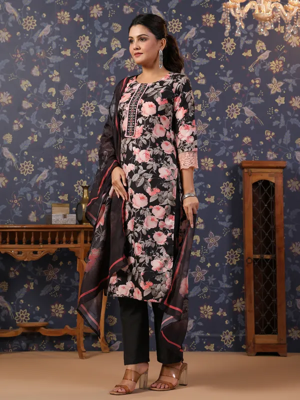 Women_Black_Printed_Straight_Kurta_and_Palazzos_With_Dupatta