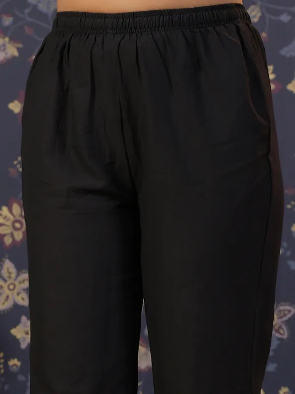 Women_Black_Printed_Straight_Kurta_and_Palazzos_With_Dupatta