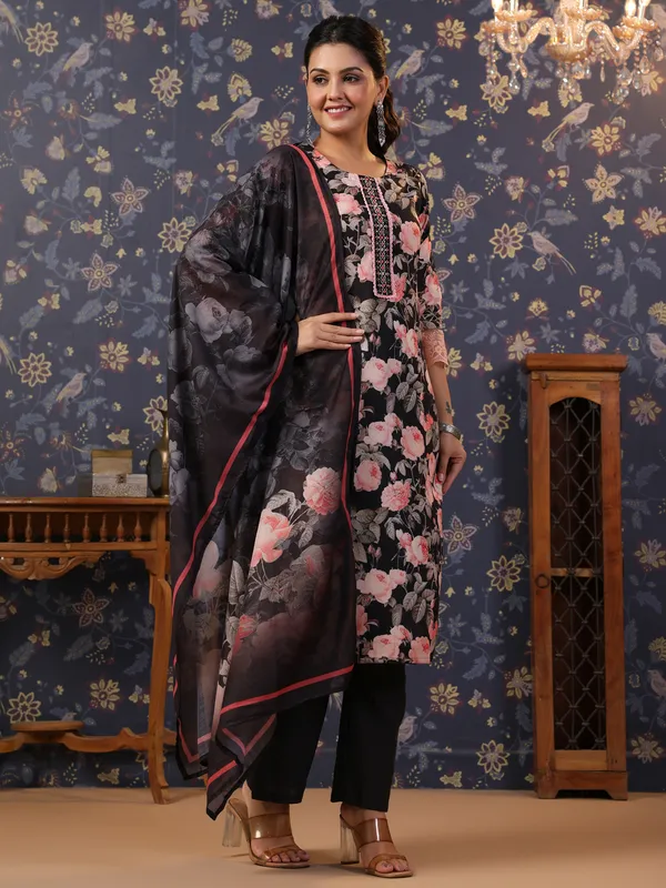 Women_Black_Printed_Straight_Kurta_and_Palazzos_With_Dupatta