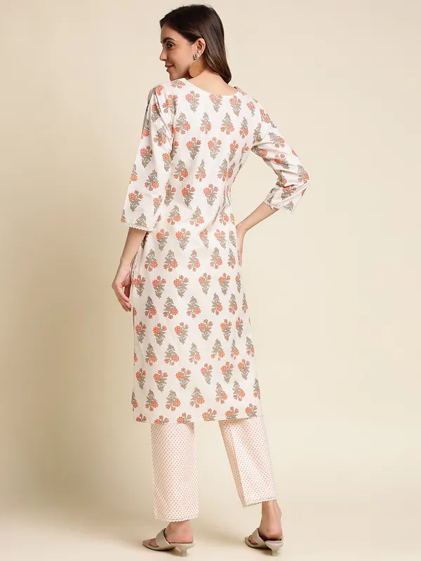 White_&_Red_Floral_Printed_Straight_Kurta_and_Trousers