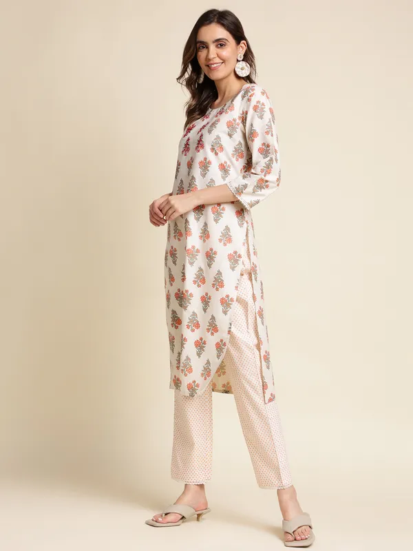 White_&_Red_Floral_Printed_Straight_Kurta_and_Trousers