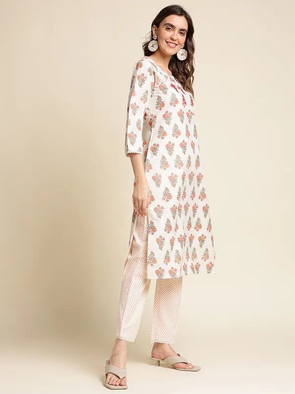 White_&_Red_Floral_Printed_Straight_Kurta_and_Trousers