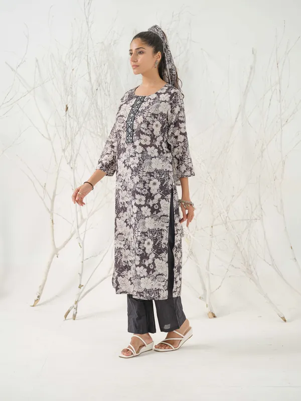 Black_&_White_Floral_Printed_Straight_Kurta_and_Palazzos_With_Dupatta