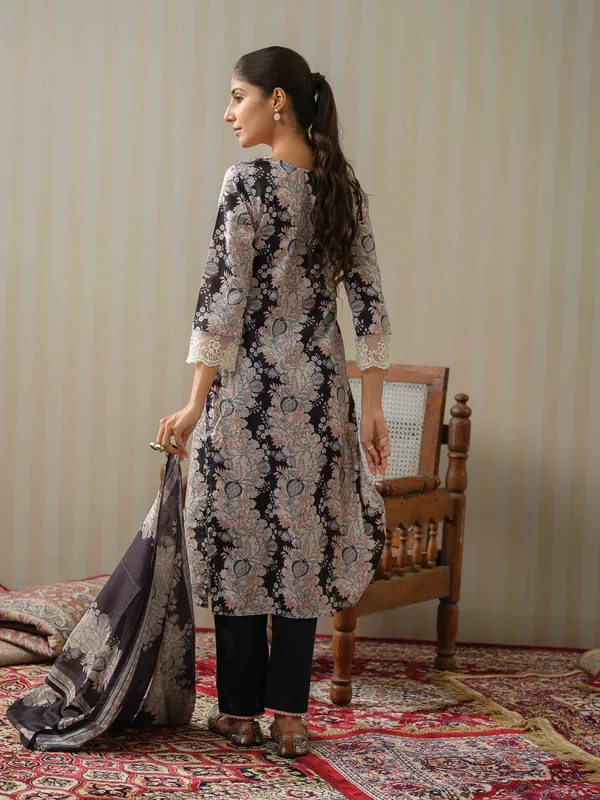Black_&_White_Floral_Printed_Straight_Kurta_and_Trousers_With_Dupatta