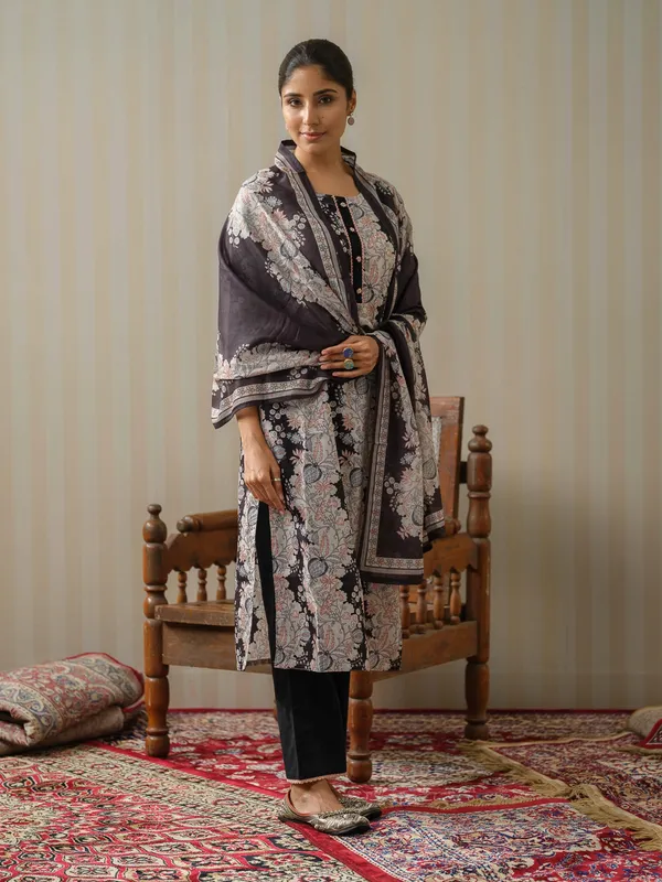 Black_&_White_Floral_Printed_Straight_Kurta_and_Trousers_With_Dupatta