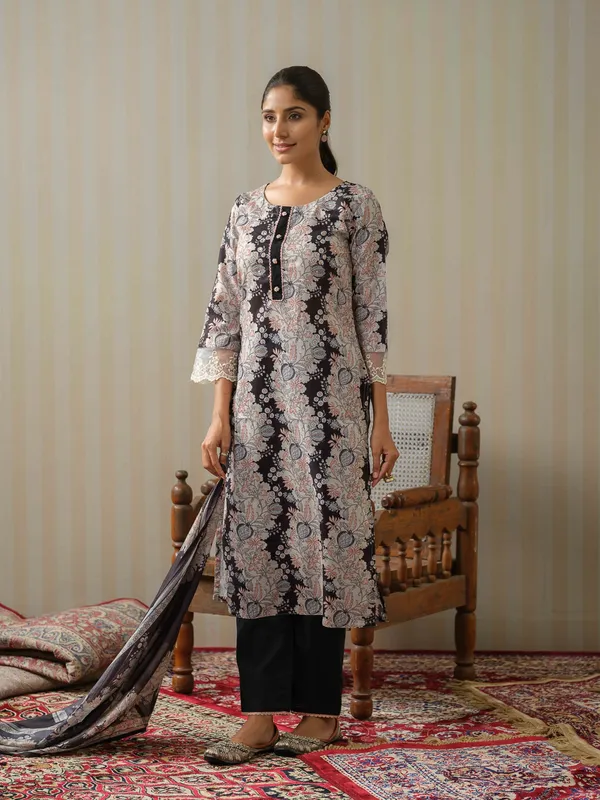Black_&_White_Floral_Printed_Straight_Kurta_and_Trousers_With_Dupatta