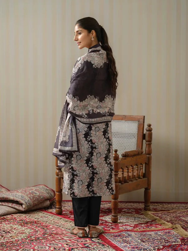 Black_&_White_Floral_Printed_Straight_Kurta_and_Trousers_With_Dupatta
