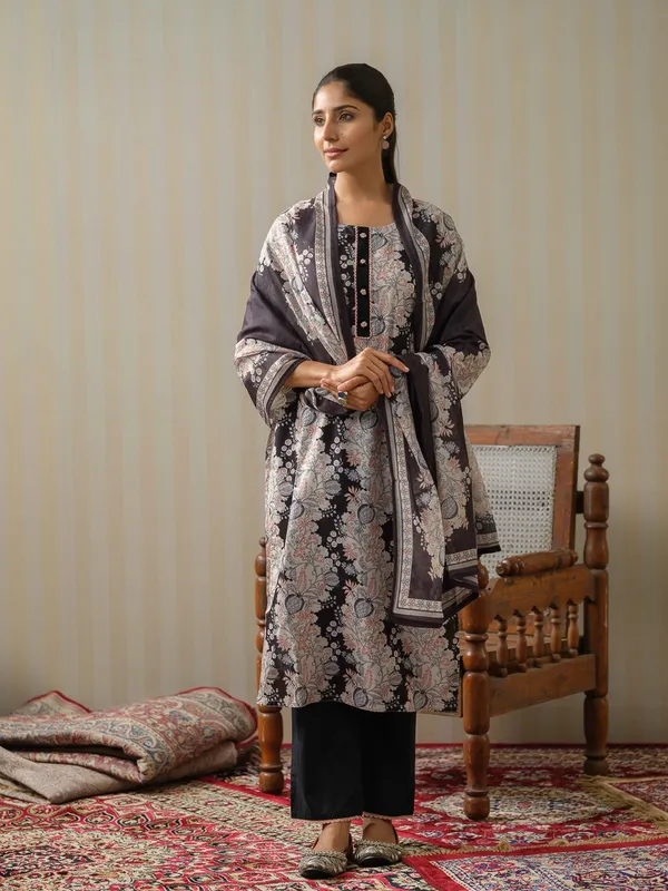Black_&_White_Floral_Printed_Straight_Kurta_and_Trousers_With_Dupatta