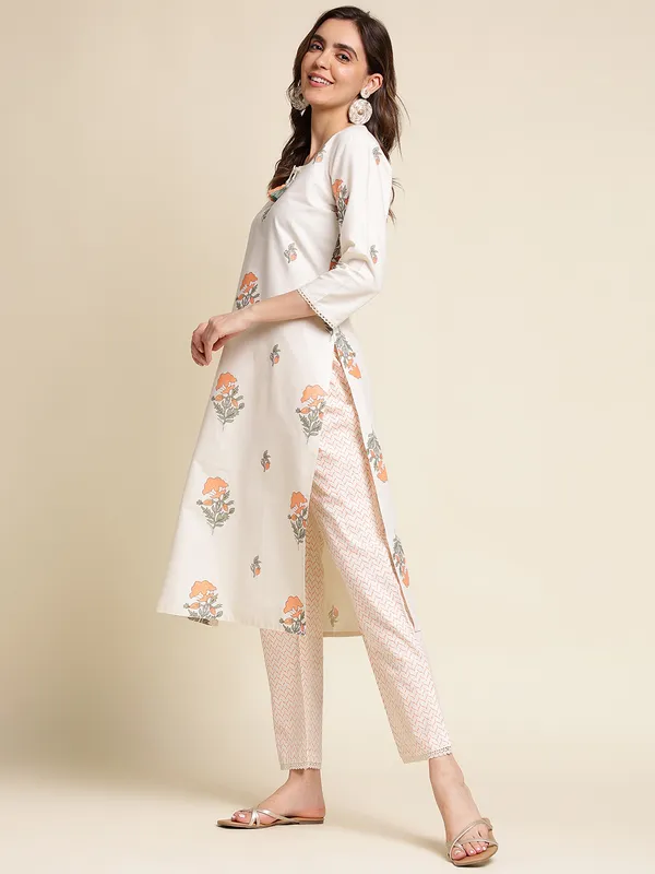 Cream_Floral_Printed_Straight_Kurta_and_Trousers