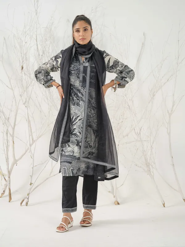 Black_&_White_Floral_Printed_Straight_Kurta_and_Trousers_With_Dupatta