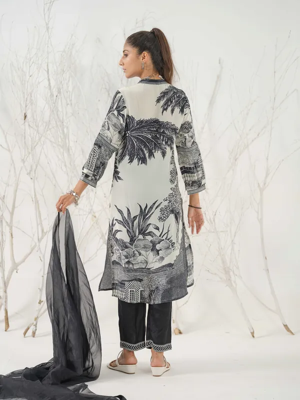 Black_&_White_Floral_Printed_Straight_Kurta_and_Trousers_With_Dupatta