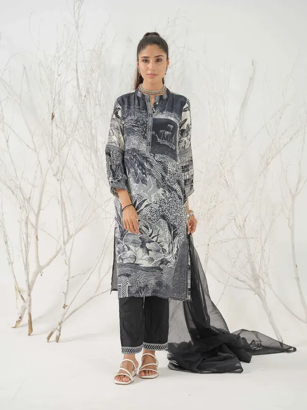 Black_&_White_Floral_Printed_Straight_Kurta_and_Trousers_With_Dupatta