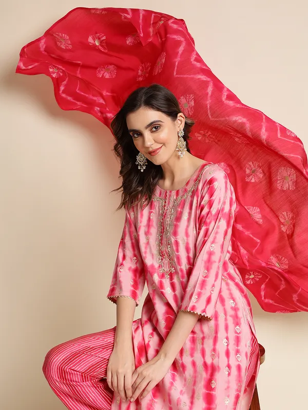 Pink_Geometric_Embroidered_Straight_Kurta_and_Trousers_With_Dupatta