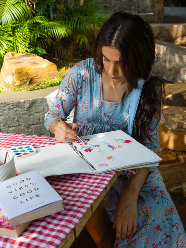 Blue_Floral_Printed_A-Line_Kurta_and_Trousers_With_Dupatta