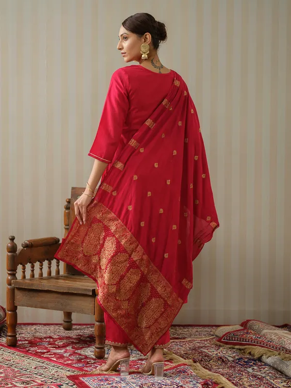 Pink_Yoke_Design_Woven_Design_Straight_Kurta_and_Trousers_With_Dupatta