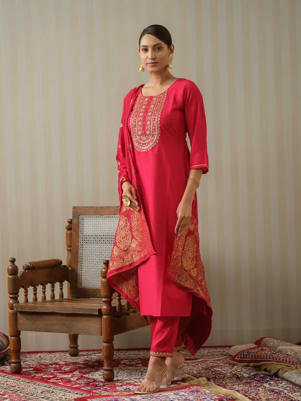 Pink_Yoke_Design_Woven_Design_Straight_Kurta_and_Trousers_With_Dupatta