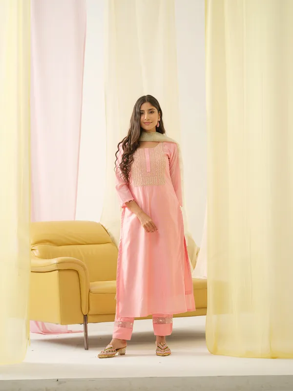 Pink_Yoke_Design_Woven_Design_Straight_Kurta_and_Trousers_With_Dupatta