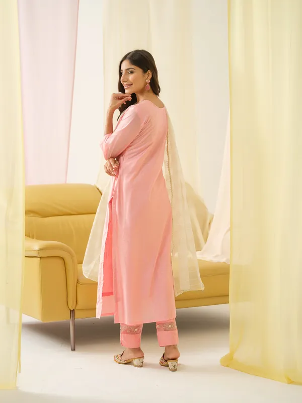 Pink_Yoke_Design_Woven_Design_Straight_Kurta_and_Trousers_With_Dupatta
