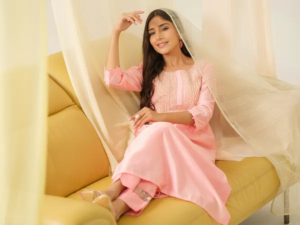 Pink_Yoke_Design_Woven_Design_Straight_Kurta_and_Trousers_With_Dupatta